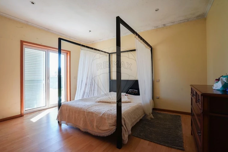 Moradia T4 para Venda em Calvos e Frades Foto 13