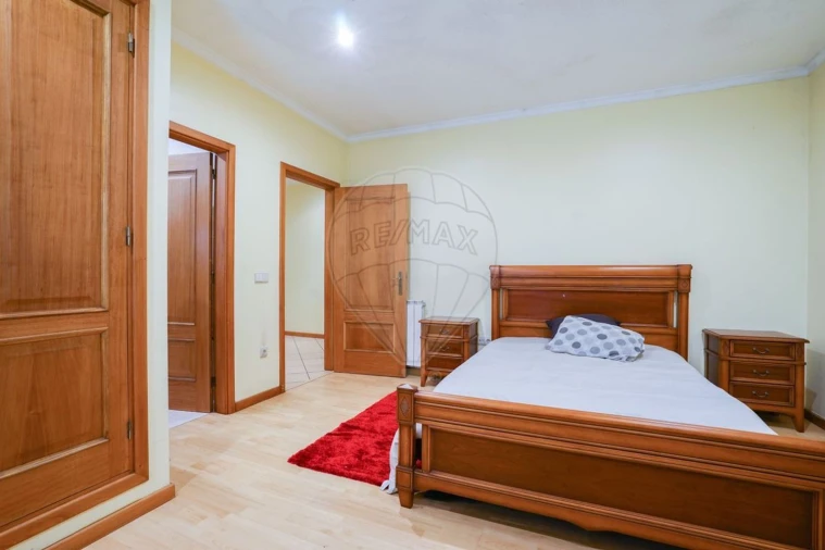 Moradia T4 para Venda em Calvos e Frades Foto 2