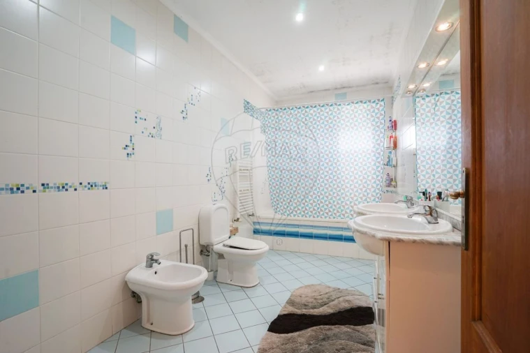 Moradia T4 para Venda em Calvos e Frades Foto 3