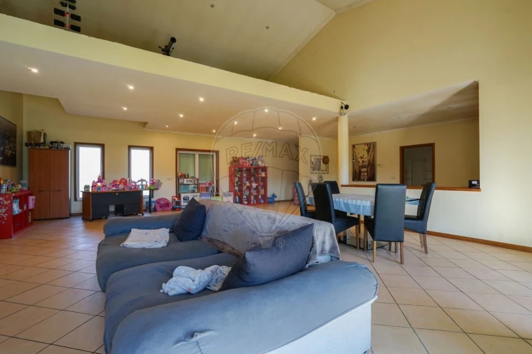 Moradia T4 para Venda em Calvos e Frades Foto 8