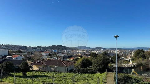 Moradia T5 para Venda em Nogueiró e Tenões