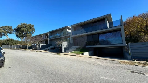 Moradia T5 para Venda em Nogueiró e Tenões