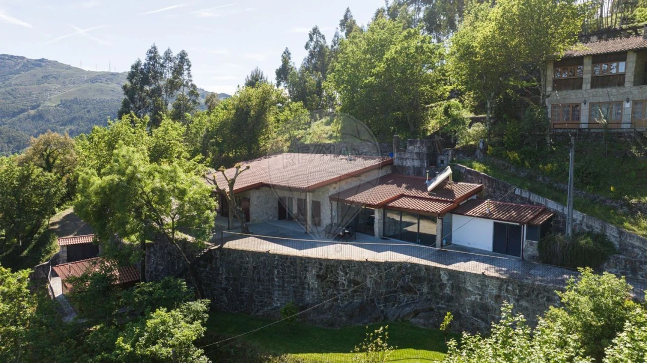 Moradia T3 para Venda em Valdosende Foto 11