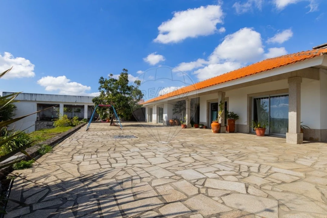 Moradia T5 para Venda em Eiriz Foto 40