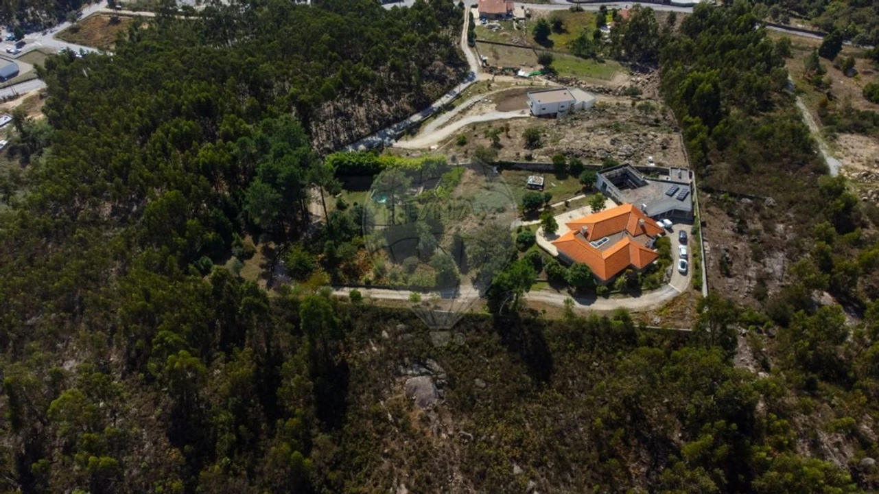 Moradia T5 para Venda em Eiriz Foto 9