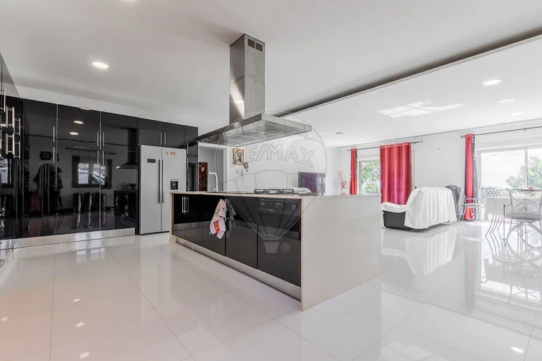 Moradia T5 para Venda em Eiriz Foto 3