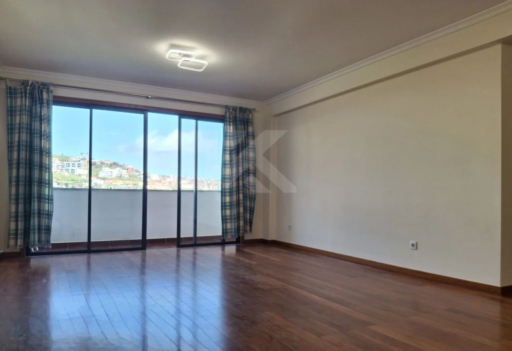 Apartamento T3 para Arrendamento em Camara de Lobos Foto 6