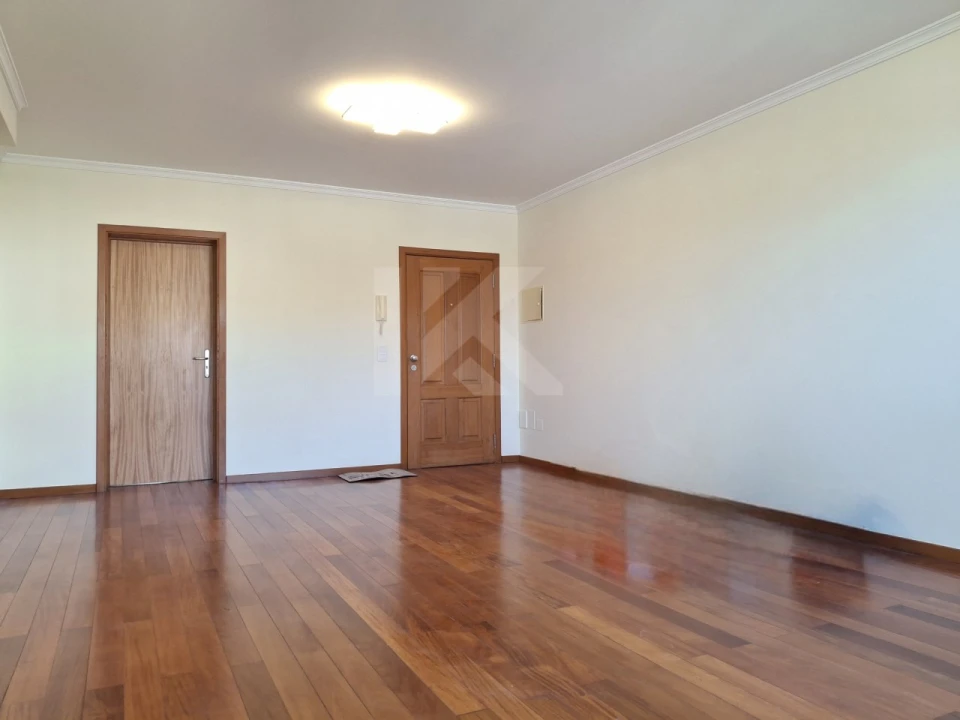 Apartamento T3 para Arrendamento em Camara de Lobos Foto 9