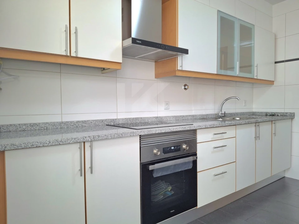 Apartamento T3 para Arrendamento em Camara de Lobos Foto 3