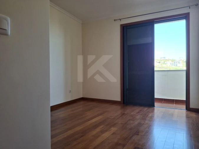 Apartamento T3 para Arrendamento em Camara de Lobos Foto 10