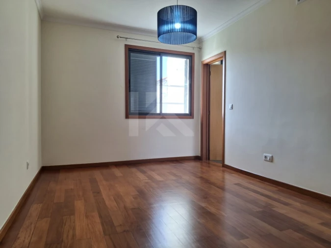 Apartamento T3 para Arrendamento em Camara de Lobos Foto 14