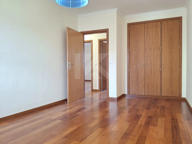 Apartamento T3 para Arrendamento em Camara de Lobos Foto 16