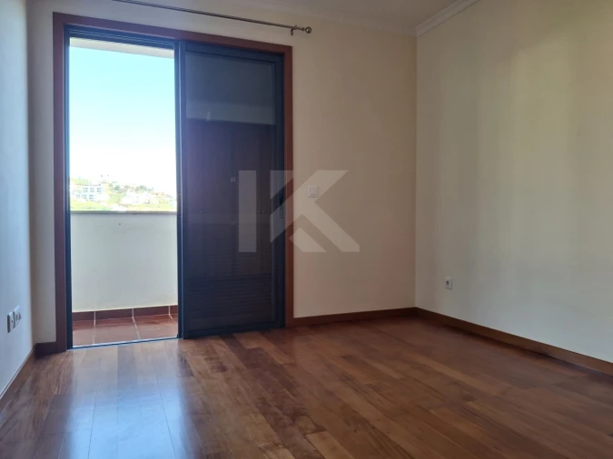 Apartamento T3 para Arrendamento em Camara de Lobos Foto 12