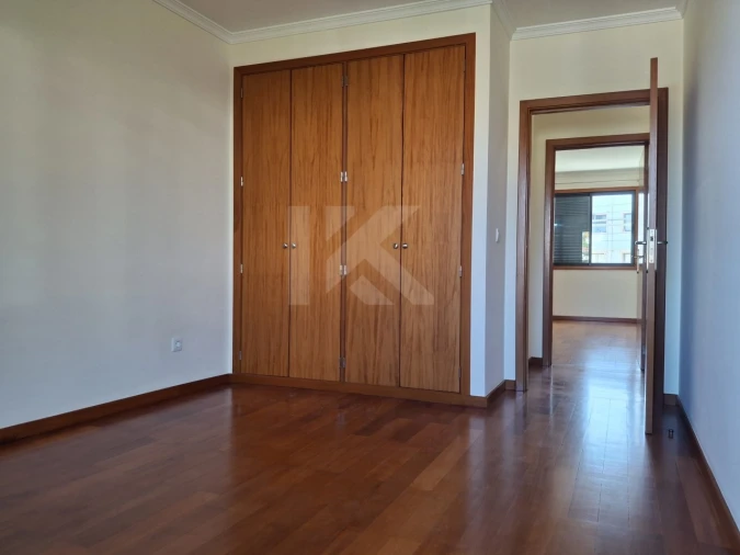 Apartamento T3 para Arrendamento em Camara de Lobos Foto 13