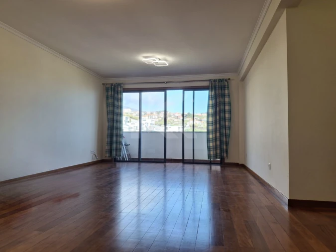 Apartamento T3 para Arrendamento em Camara de Lobos Foto 5