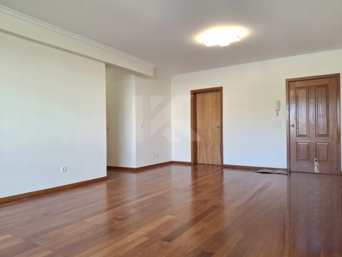 Apartamento T3 para Arrendamento em Camara de Lobos Foto 8