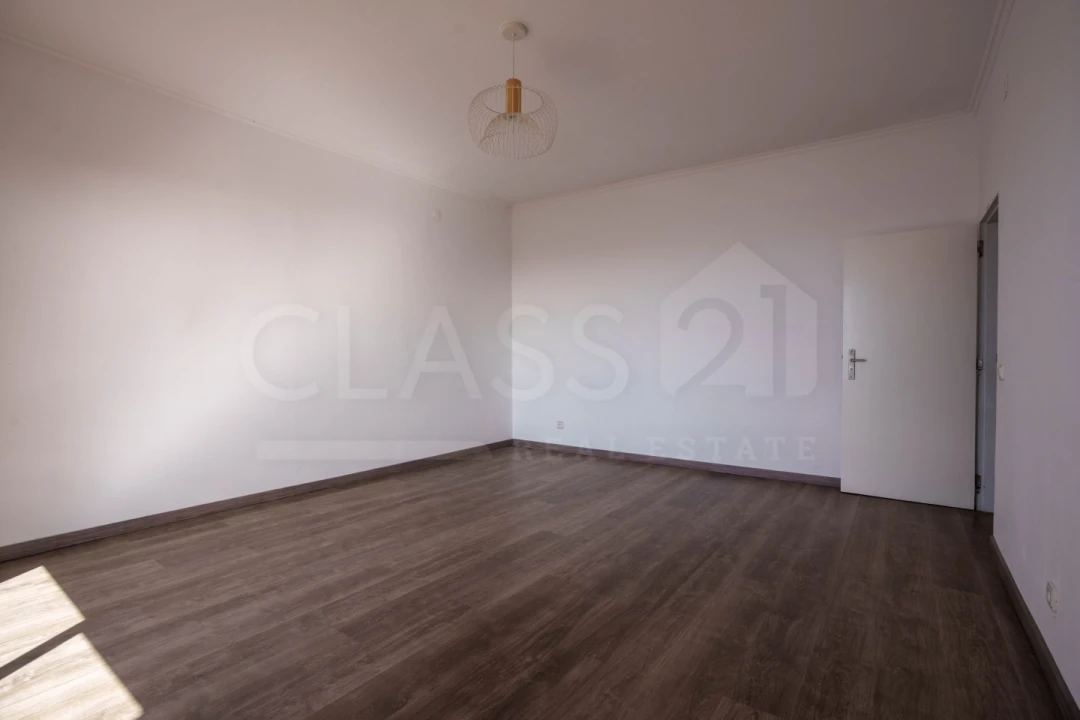 Moradia T3 para Venda em Caniço Foto 19