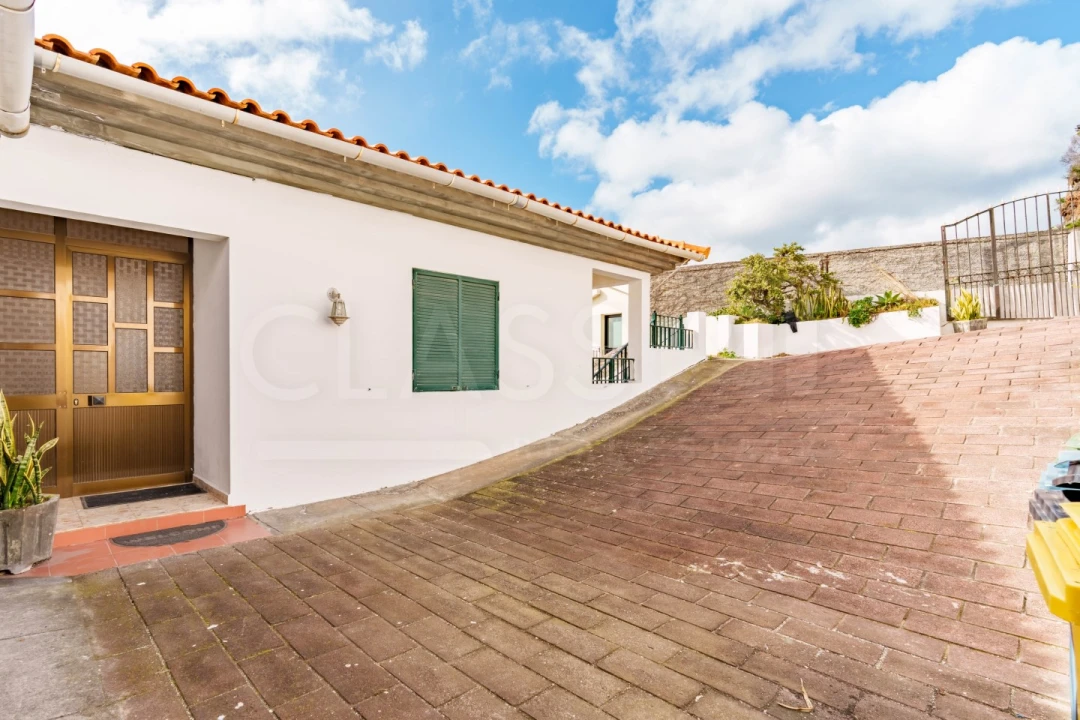 Moradia T3 para Venda em Caniço Foto 32