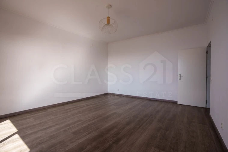 Moradia T3 para Venda em Caniço Foto 19