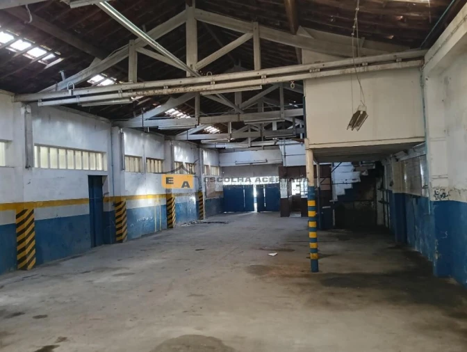 Armazém para Venda em Cidade da Maia Foto 2