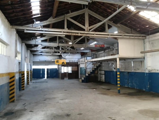 Armazém para Venda em Cidade da Maia Foto 1