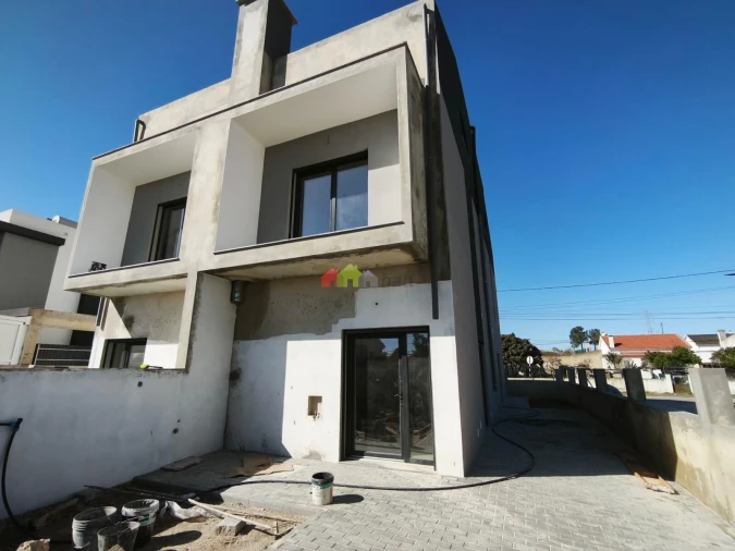 Moradia T4 para Venda em Fernao Ferro Foto 33