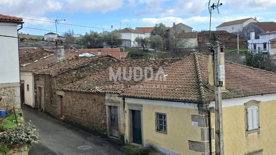 Moradia T2 para Venda em Pinelo Foto 2