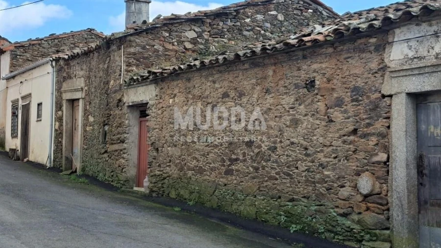 Moradia T2 para Venda em Pinelo