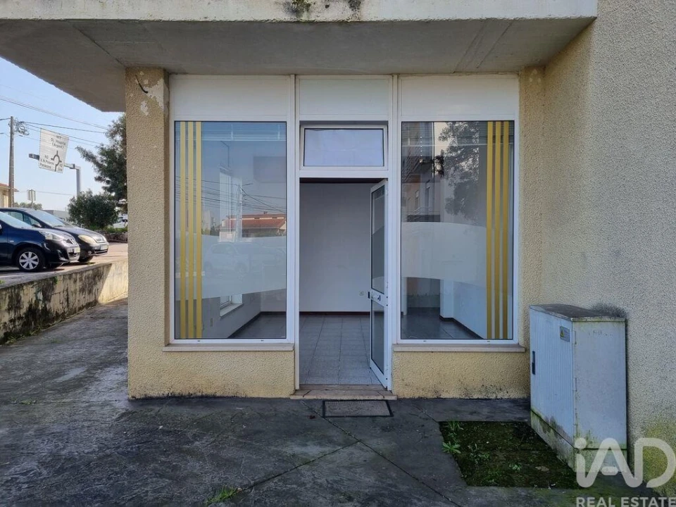 Loja para Arrendamento em Poiares (Santo Andre) Foto 1