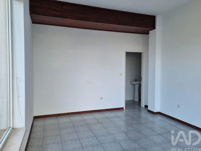 Loja para Arrendamento em Poiares (Santo Andre) Foto 9