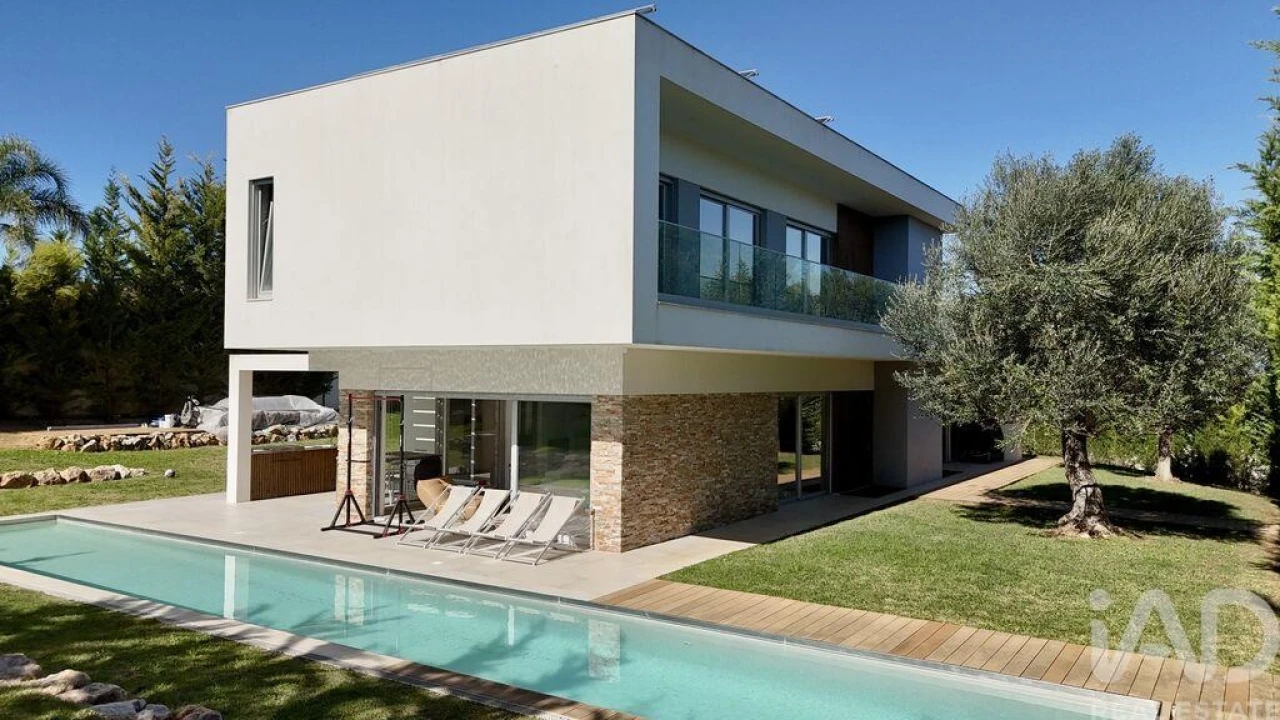 Moradia T4 para Venda em Lagos (São Sebastião e Santa Maria) Foto 1