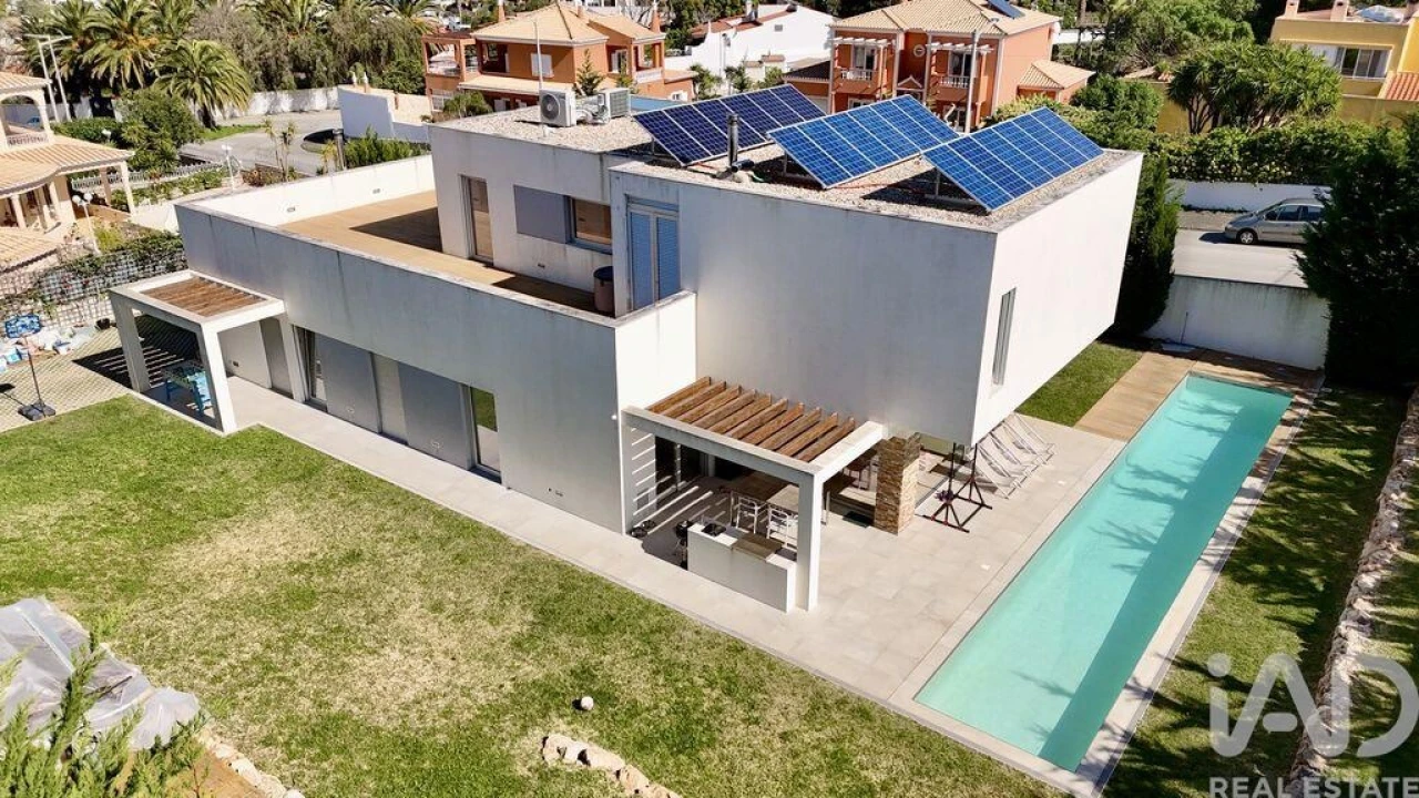 Moradia T4 para Venda em Lagos (São Sebastião e Santa Maria) Foto 3