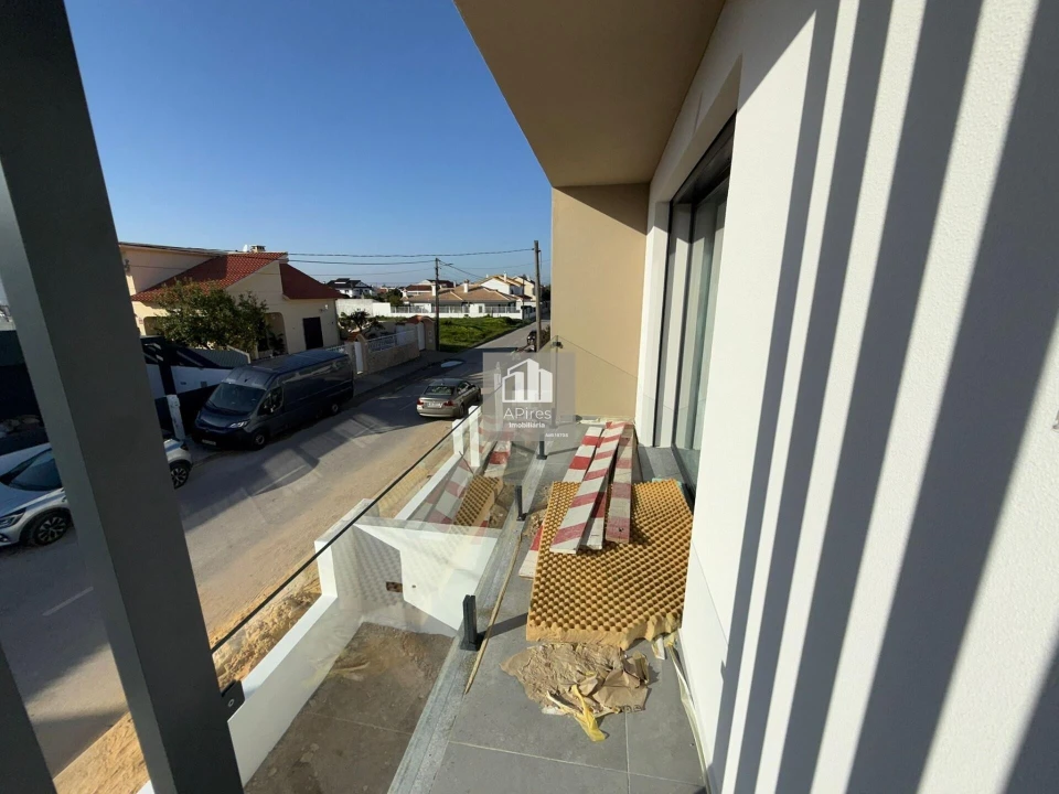 Moradia T4 para Venda em Fernao Ferro Foto 54