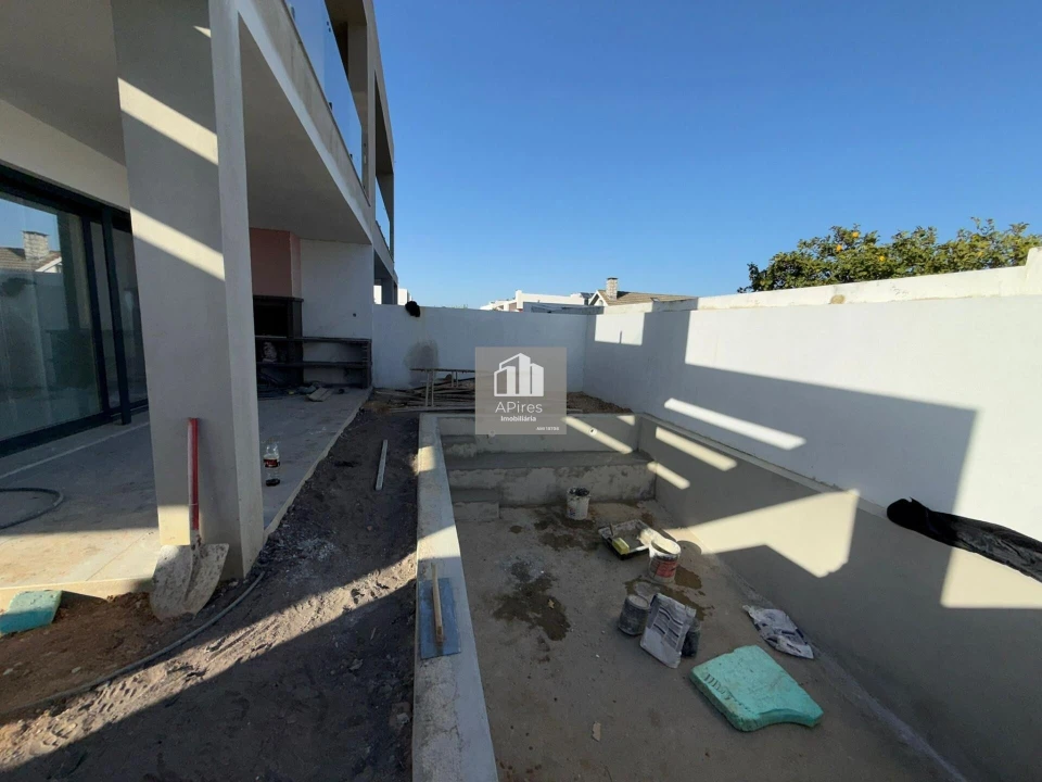 Moradia T4 para Venda em Fernao Ferro Foto 61