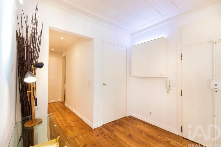 Apartamento T2 para Arrendamento em Santo António Foto 16