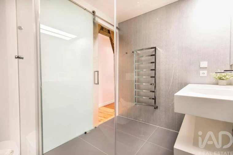 Apartamento T2 para Arrendamento em Santo António Foto 24