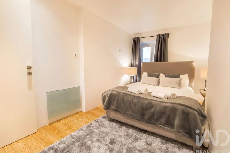 Apartamento T2 para Arrendamento em Santo António Foto 28