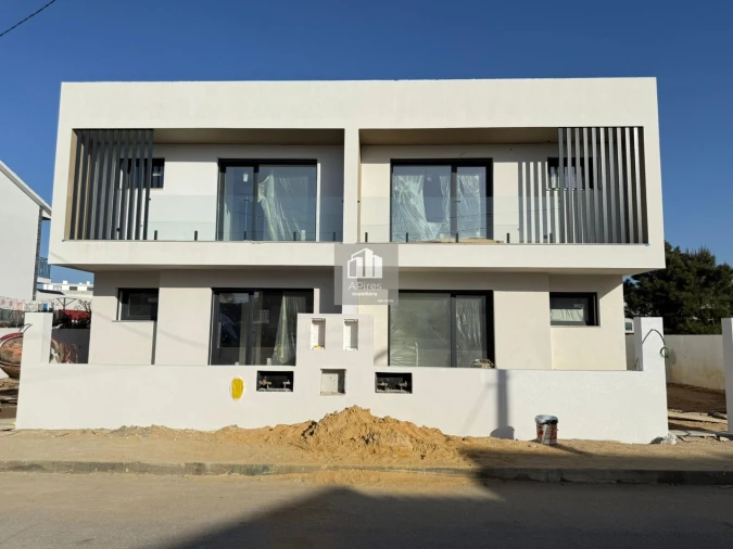 Moradia T4 para Venda em Fernao Ferro Foto 5