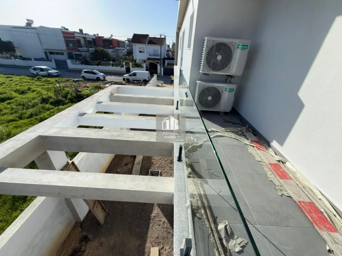 Moradia T4 para Venda em Fernao Ferro Foto 48