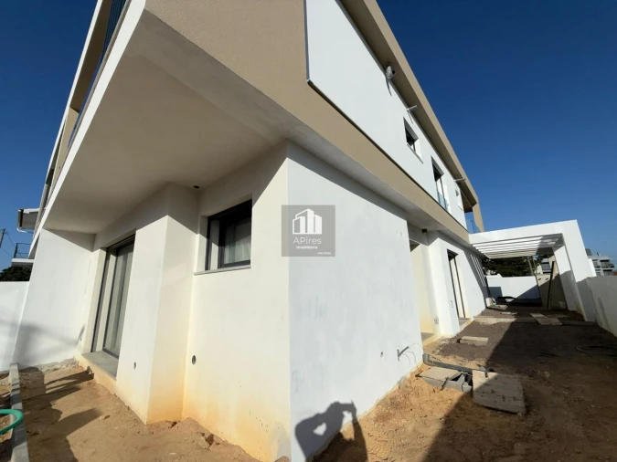 Moradia T4 para Venda em Fernao Ferro Foto 47