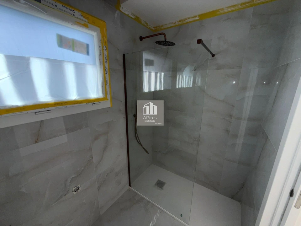 Moradia T4 para Venda em Fernao Ferro Foto 44