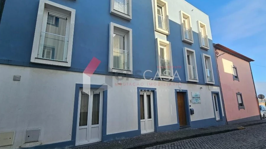 Prédio para Venda em Praia da Vitoria (Santa Cruz)