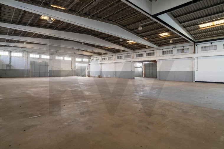 Armazém para Venda em Agualva e Mira-Sintra