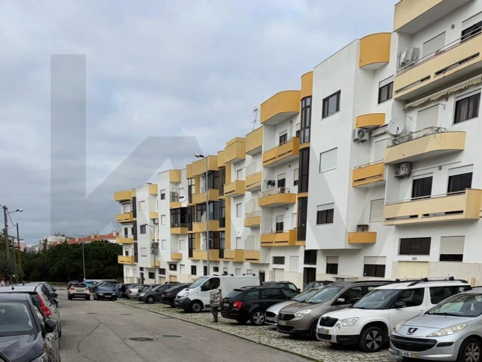 Garagem para Venda em Laranjeiro e Feijó Foto 1