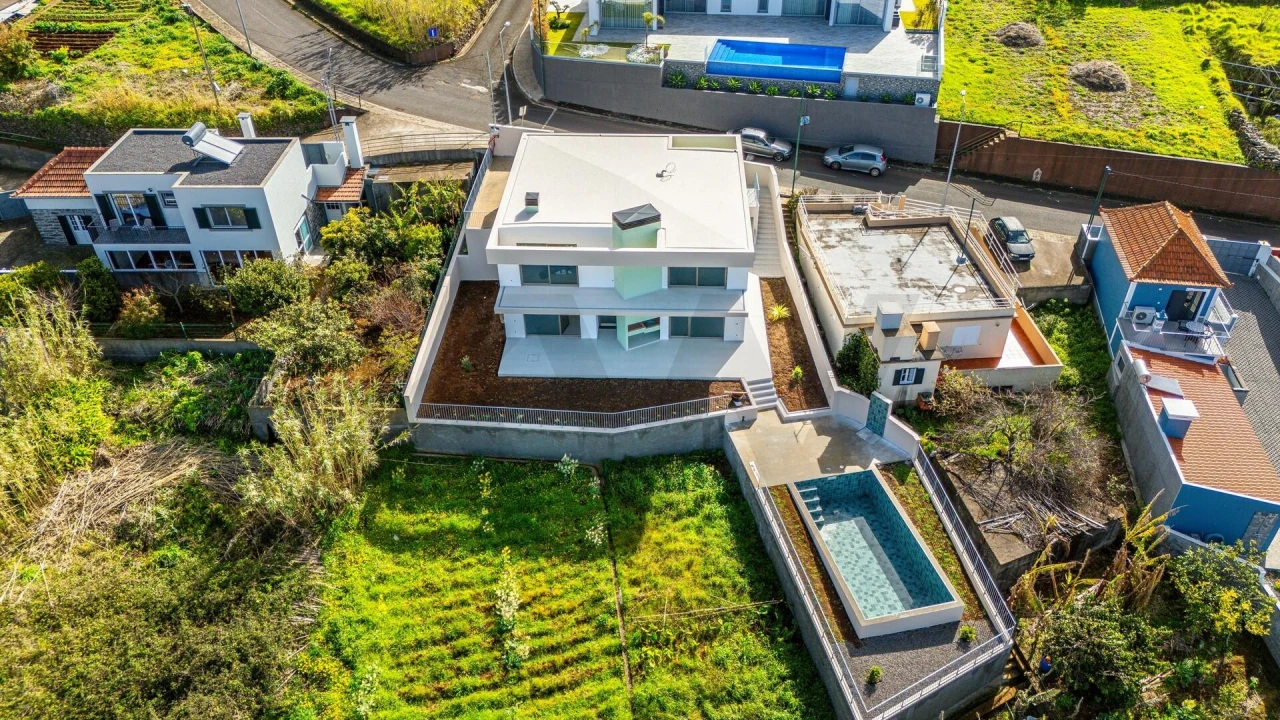 Moradia T2 para Venda em Arco da Calheta Foto 39