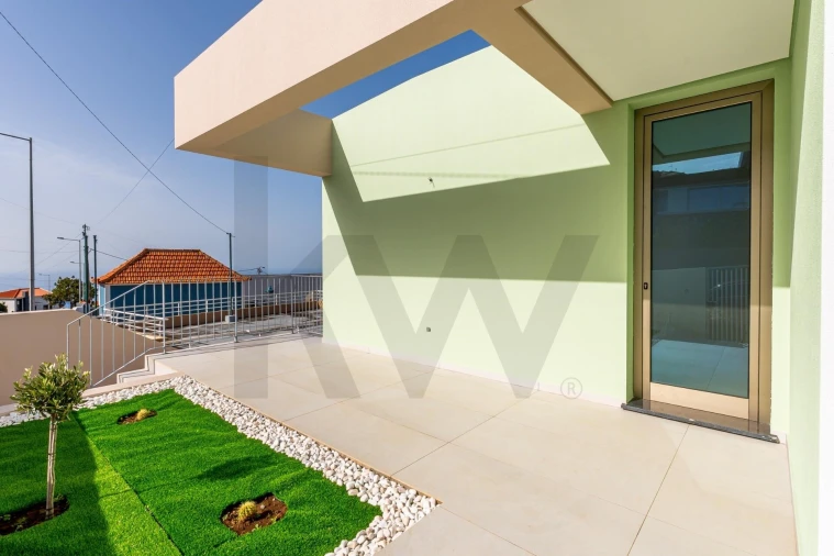 Moradia T2 para Venda em Arco da Calheta Foto 5