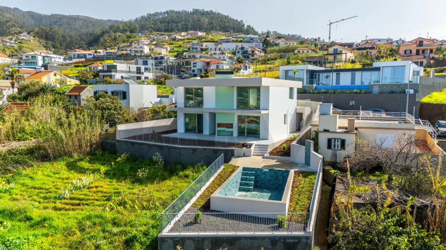 Moradia T2 para Venda em Arco da Calheta Foto 1