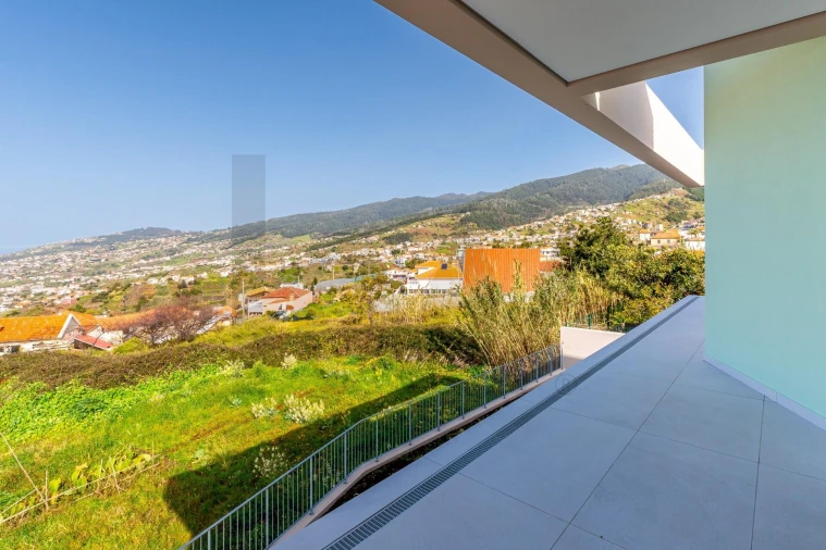 Moradia T2 para Venda em Arco da Calheta Foto 8