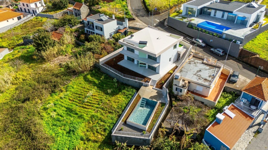 Moradia T2 para Venda em Arco da Calheta Foto 40