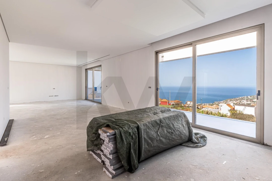 Moradia T2 para Venda em Arco da Calheta Foto 13